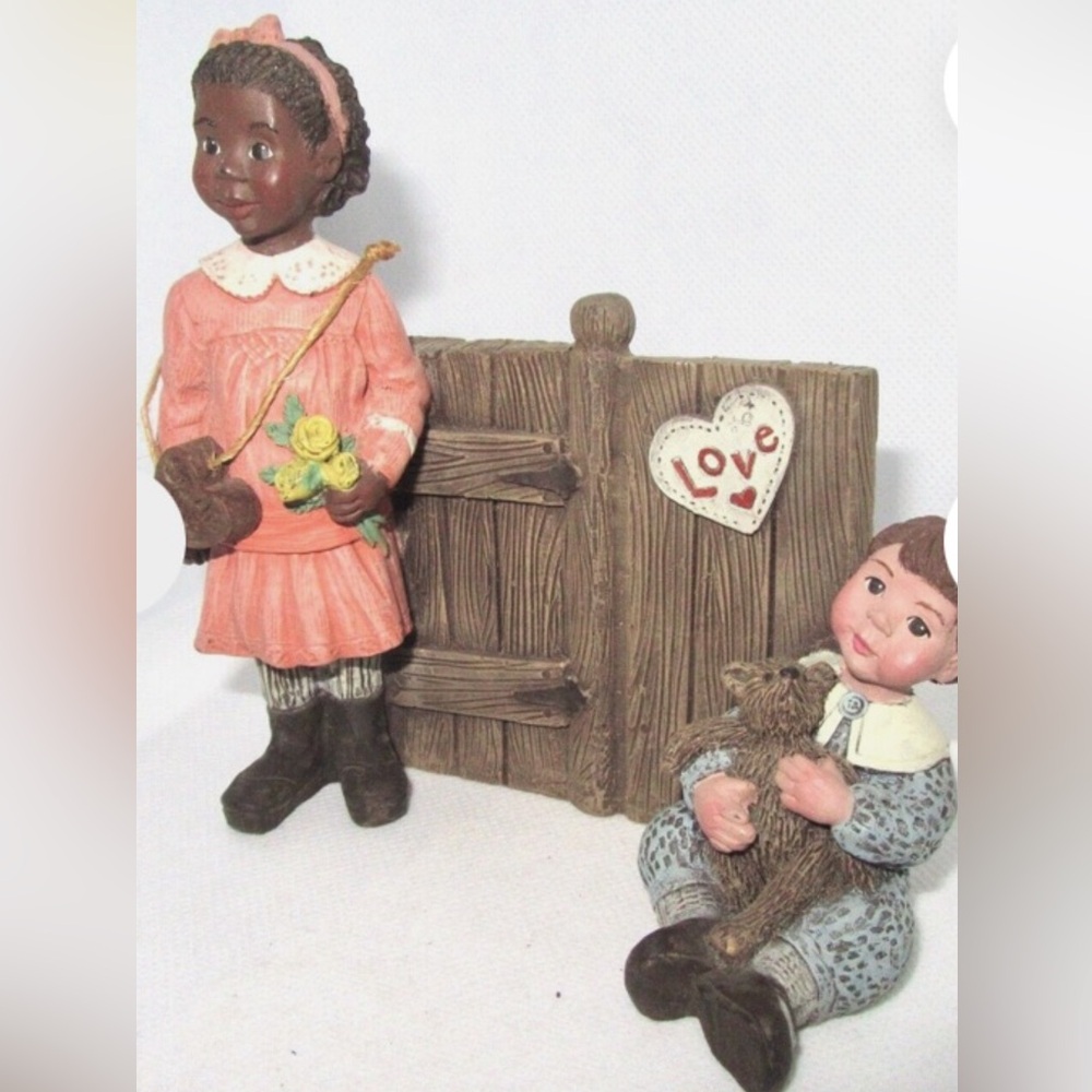 Sarah’s Attic Collection figurine . Love Starts with Children II